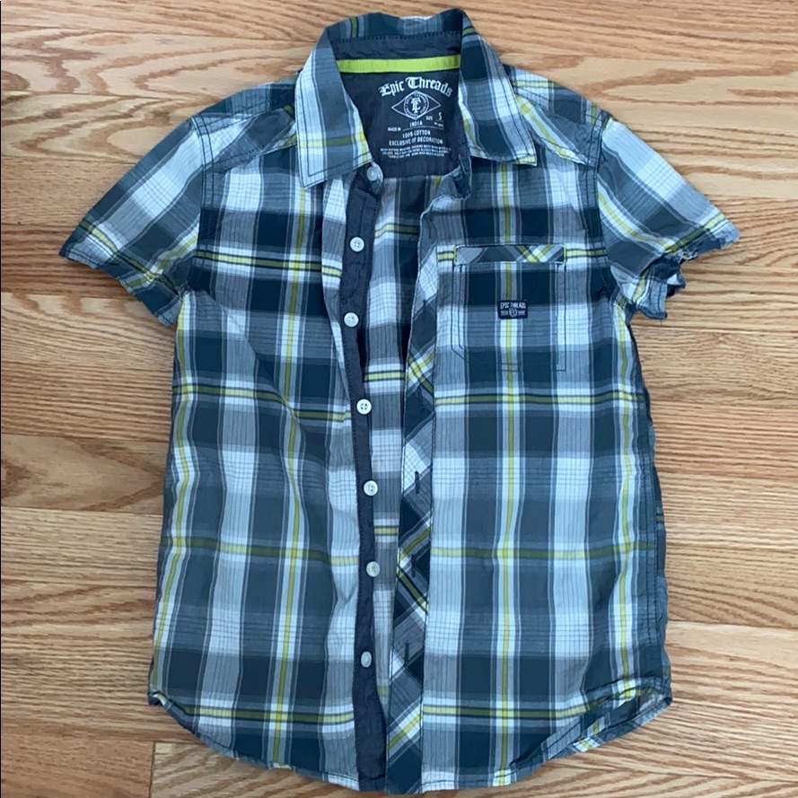 Epic Threads Size Small Button Down